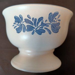 Beautiful Vintage Pfaltzgraff Yorktowne Pedestal Bowl numbered 880. Great Shape!